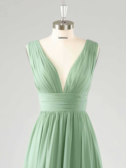 Laurel V-Neck Pleated Sleeveless Bridesmaid Dresses with Slit